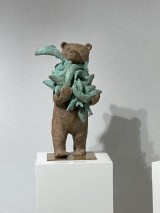 Bär beim Fischfang-Bronze