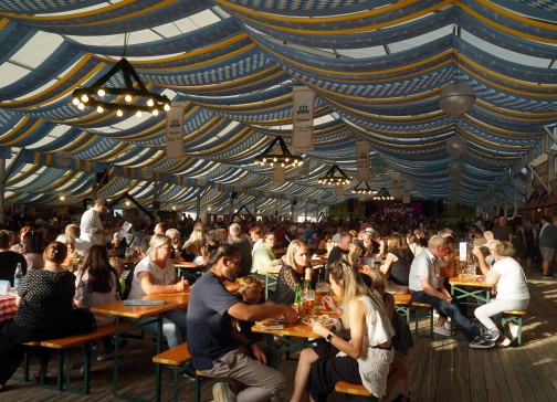 am Eröffnungstag am Freitag gab es auf dem Festgelände kaum ein Durchkommen